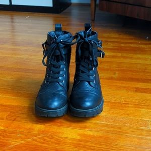 Girls combat boots with buckles